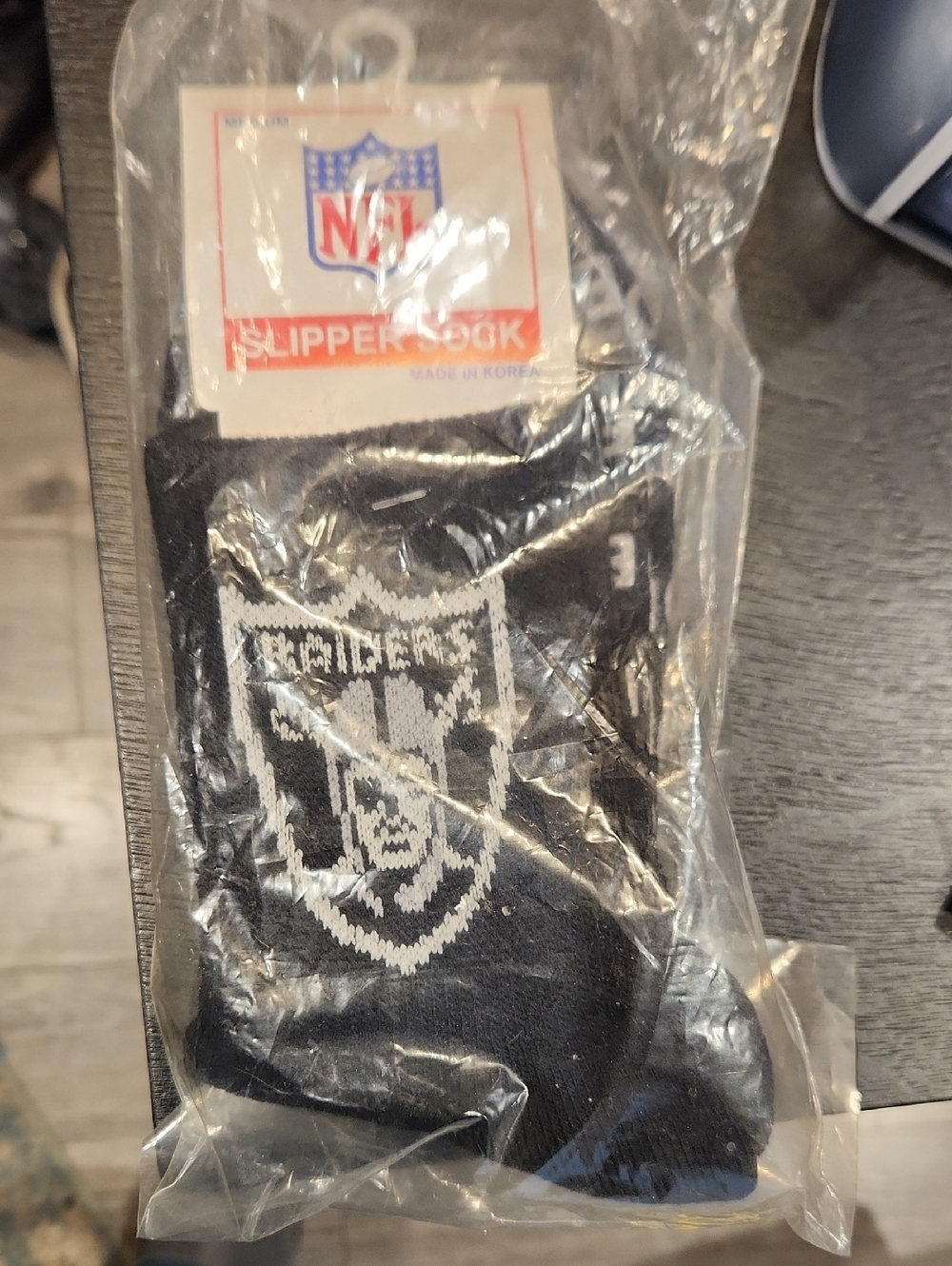 NWT NFL Raiders Black & White Slipper Socks SZ M